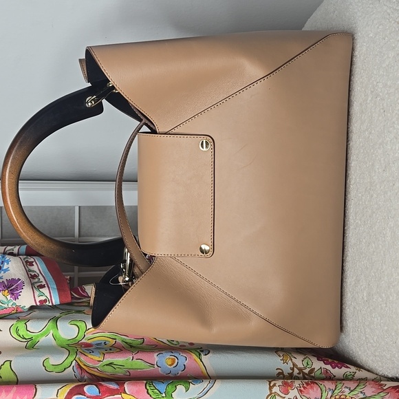 New Claudia Firenze Elegant Tan Leather Handbag - Picture 4 of 8